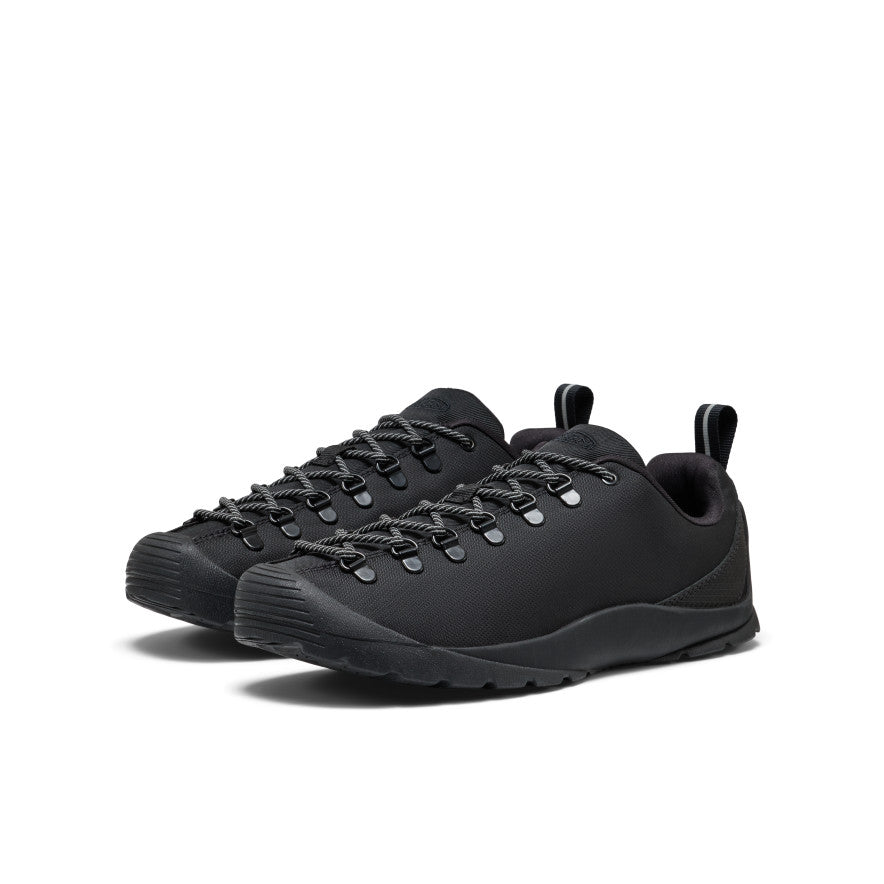 Black the north face women's jasper se2 sneaker in flux black with textured upper and reinforced