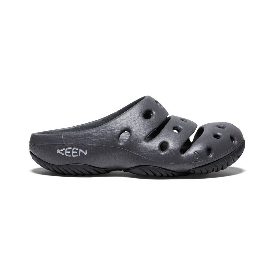 Yogui Clog Magnet Black