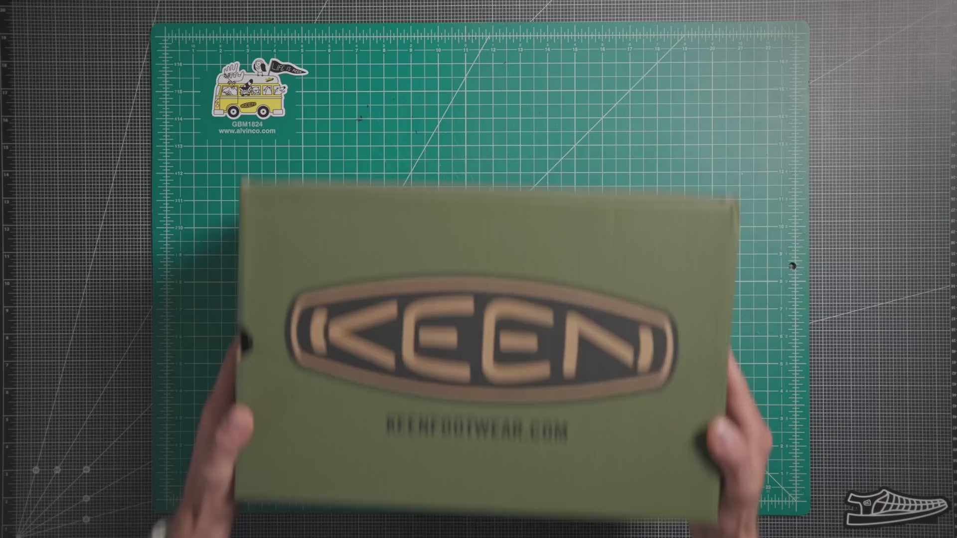 Load video: a video explaining the design behind the keen seek trail running shoe